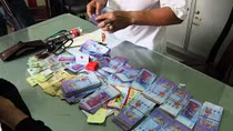 Du khách Malaysia dùng ngoại tệ giả để đổi tiền Việt