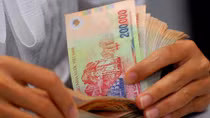 Ngân sách trông vào đâu khi nguồn thu từ dầu lao dốc?