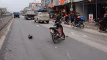Xe tải đâm bé trai 4 tuổi tử vong, bà ngoại nguy kịch