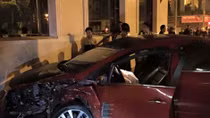 Kia K3 vượt đèn đỏ gây tai nạn lúc rạng sáng