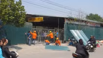 Cơ quan chức năng tiến hành giải tỏa vi phạm, đảm bảo an ninh trật tự