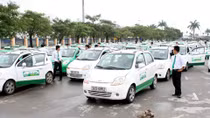 Xăng giảm kỷ lục, giá taxi bao giờ giảm? 
