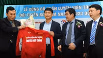 Đội tuyển Việt Nam có nên đứng ngoài "làn sóng ngoại" bao trùm Đông Nam Á?