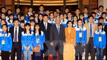 Gặp mặt các học sinh tham gia vòng chung kết cuộc thi "Tự hào Việt Nam"