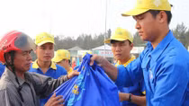 Trao tặng 1000 suất quà cho ngư dân Thừa Thiên - Huế