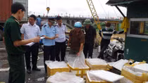 Gần 1 tấn nội tạng động vật bẩn "đổ bộ" ở Móng Cái