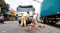Một phụ nữ bị xe container cán tử vong
