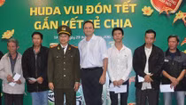 Quà Tết ấm lòng người nghèo xứ Huế