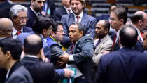 Bị Hạ viện bỏ phiếu luận tội, Tổng thống Brazil đứng trước nguy cơ bị phế truất