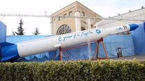 Iran thử tên lửa mới Simorgh khiến Lầu Năm Góc “nóng mặt”