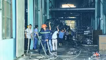 Cháy lớn tại công ty gỗ, hàng trăm công nhân kịp thời thoát thân