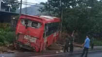 Ôtô khách liên tục gây tai nạn, 1 người chết, 3 người bị thương
