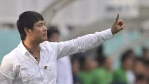 Lấy bụng anh hùng...!?