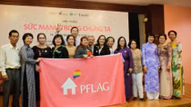 Nỗi hoảng loạn của bà mẹ có con trai độc nhất là gay