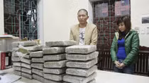 Phẫu thuật thẩm mỹ, làm lại CMND, đi buôn 32 bánh cần sa