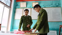 Tạm đình chỉ công tác Chủ tịch UBND và Trưởng Công an phường