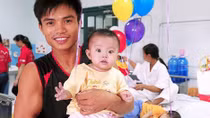 Chiến dịch nhắn tin ủng hộ việc mổ tim cho trẻ nghèo