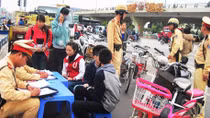 Ngày đầu xử lý học sinh không đội mũ bảo hiểm: Hàng nghìn trường hợp bị xử phạt
