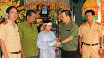 Tiễn đưa chiến sĩ CSGT gặp nạn trong khi làm nhiệm vụ…