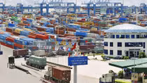 Tìm chủ nhân của gần 500 container đang "nằm chết" ở cảng