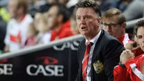 Martinez "đánh đòn" Van Gaal