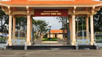 Khu di tích Nguyễn Sinh Sắc nhận Cờ thi đua của Bộ Công an