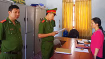 Phù phép hồ sơ đất bồi thường, 2 cán bộ 'dính' vòng lao lý