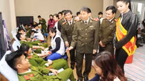 Sôi nổi Ngày hội hiến máu “Giọt máu nghĩa tình vì đồng đội thân yêu”