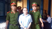 9 năm tù cho tài xế tông lái taxi lên ca pô