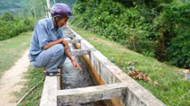 Đục phá kênh, đập phá cửa đóng, mở nước để 'cướp' nước