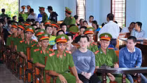 Xử 52 bị cáo trong vụ truy sát chủ quán karaoke