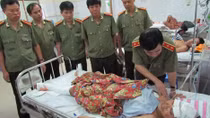 Bộ Công an thăm hỏi nạn nhân mưa lũ tại Quảng Ninh
