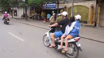 Trước giờ 'G' cao điểm xử lý hành vi không đội mũ bảo hiểm cho trẻ: Vi phạm vẫn phổ biến