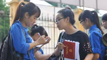 Sinh viên tình nguyện tiếp sức kỳ thi THPT quốc gia 2015