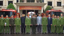Tiếp nhận 2 xe chữa cháy và 1 xe cứu thương do phía Hàn Quốc trao tặng