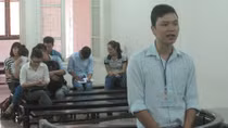 Nhân viên ngân hàng truyền bá văn hóa phẩm đồi trụy