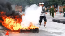 Xem lính chữa cháy đua tài