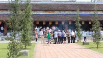 Miễn vé tham quan, du khách nườm nượp đến Huế du Xuân đầu năm