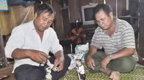 Nỗ lực giữ gìn tượng nhà mồ của đồng bào dân tộc Cơ Tu