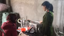 Thu giữ hơn 4 nghìn chai sữa tắm ‘tự chế’