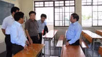 Thứ trưởng Bộ GD&ĐT Bùi Văn Ga kiểm tra công tác thi THPT quốc gia tại cụm thi 27