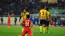 Bóng đá Việt Nam nhìn từ AFF Cup 2014: “Xé” nhau, “Xé” đến bao giờ?