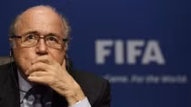 Tuyên bố mình vô tội, Chủ tịch FIFA vẫn xin lỗi đến... 8 lần