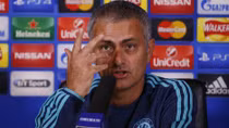 Mourinho mắng báo giới là ‘ngu ngốc’