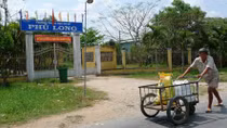 Nữ sinh bị đánh, kiểm điểm Hiệu trưởng