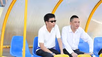 Có một thứ bóng đá... "chuyên nghiệp tùy tiện"