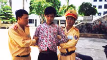 Truy đuổi đối tượng vi phạm giao thông, phát hiện ma túy