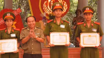 Công an tỉnh Bình Dương: Tặng giấy khen 6 sinh viên Cảnh sát có thành tích xuất sắc