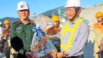 Bộ trưởng Đinh La Thăng chúc Tết các đơn vị thi công dự án hầm đường bộ đèo Cả