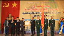 Quê hương của Lễ hội Tịch Điền đón nhận Huân chương Lao động hạng Nhì